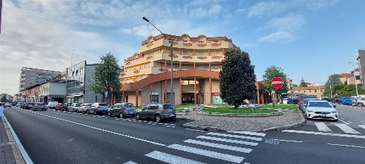 Foto Negozio in Via Matteotti, Lissone Centro Storico di 90 m² in affitto