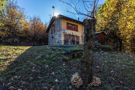 Foto Casa indipendente a Montegrino Valtravaglia Centro di 60 m² in vendita