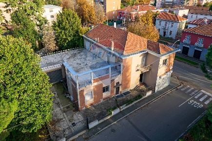 Foto Locale commerciale in Viale Ippolito Nievo, Busto Arsizio Sant'Edoardo