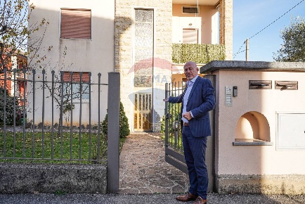 Foto Casa indipendente in via Monsignor Piazzoli, Alzano Lombardo Centro