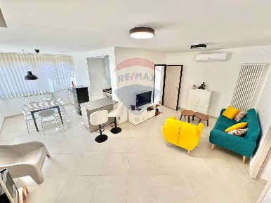 Foto Duplex in Via Vincenzo Bellini, Terrasini Centro di 101 m² in affitto