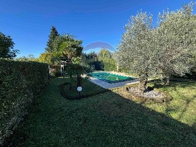 Foto Villa singola in VIA MANZONI, Morazzone di 308 m² con 4 locali