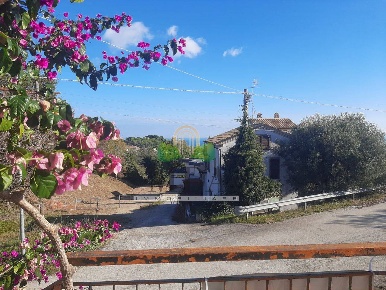 Foto Casa indipendente in via San Martino, Colonnella di 200 m² in vendita