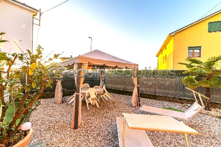 Foto Casa indipendente in Via Edmondo de Amicis, Curno di 210 m² in vendita