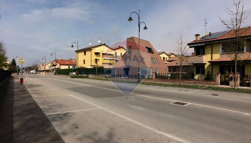 Foto Terreno residenziale in Via Enrico Berlinguer, Occhiobello di 687 m²