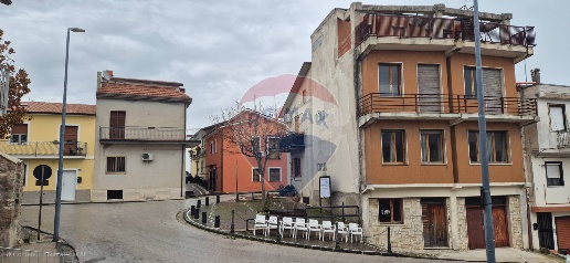 Foto Casa indipendente a Flumeri di 216 m² con 9 locali in vendita