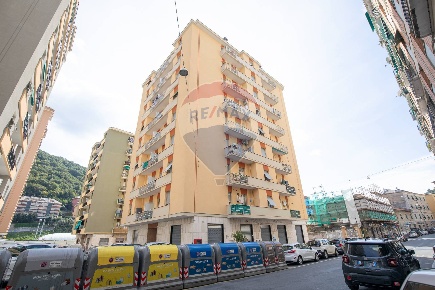 Foto Appartamento in Via Piacenza, Genova Staglieno di 109 m² con 6 locali