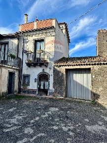 Foto Casa indipendente in Via Francesco Ragonesi, Linguaglossa di 115 m²