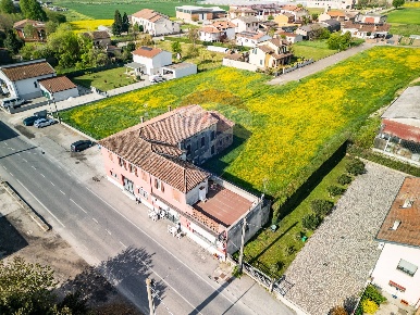 Foto Locale commerciale a Viadana Casaletto di 120 m² con 2 locali