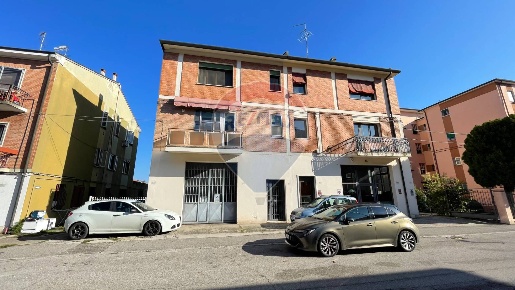 Foto Casa indipendente in Via Bulgarelli, Ferrara Foro Boario di 380 m²