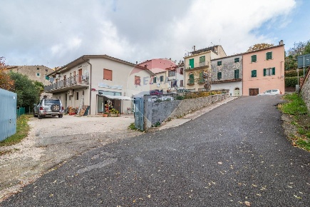 Foto Appartamento a Semproniano Centro di 374 m² con 5 locali in vendita