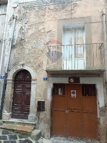 Foto Case semi ndipendenti in Via Reitano, Caltagirone Centro di 170 m²