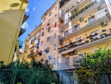 Foto Appartamento in Via Michele Guadagno, Napoli San Carlo All'Arena
