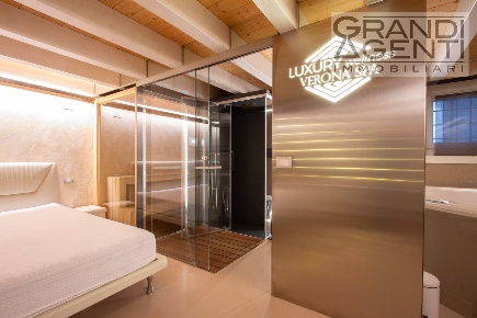 Foto Appartamento in Vicolo San Sebastiano, Verona Centro Storico di 76 m²