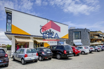 Foto Negozio in Viale San Lorenzo, Ardea Tor San Lorenzo - Nuova California