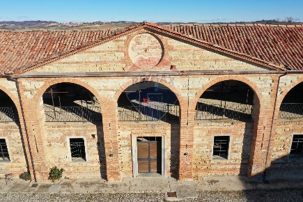 Foto Rustico a Montemagno Monferrato di 1000 m² con 10 locali in vendita