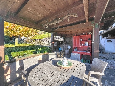 Foto Casa indipendente a Brentonico di 182 m² con 6 locali in vendita