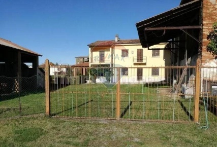Foto Casa indipendente a Stradella Centro di 228 m² con 10 locali