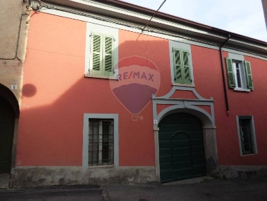 Foto Appartamento in libertà, Casalzuigno Centro di 172 m² con 7 locali