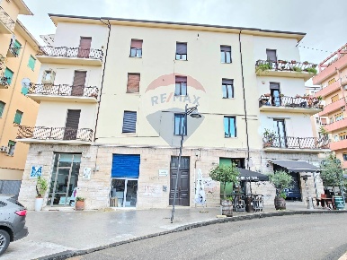 Foto Appartamento in Piazza Santa Teresa, Cosenza Centro di 150 m²
