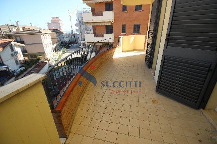Foto Appartamento in via Turati, Alba Adriatica Lungomare Marconi di 68 m²