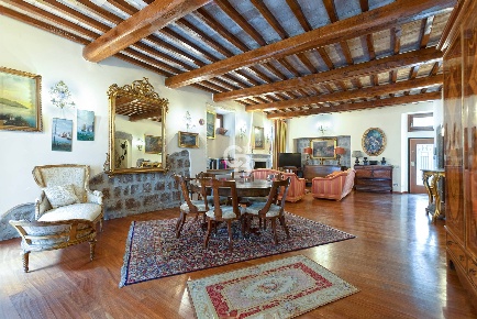 Foto Appartamento in Via Aurelio Saffi, Viterbo di 170 m² con 5 locali