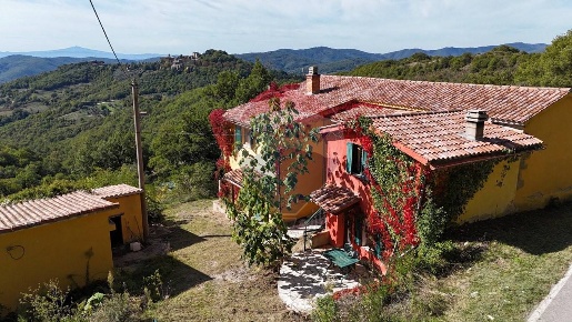 Foto Rustico in FRAZIONE PREGGIO, Umbertide di 290 m² con 10 locali