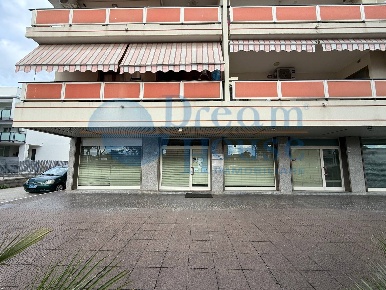 Foto Locale commerciale in Via Fabio Filzi, Martinsicuro Villa Rosa