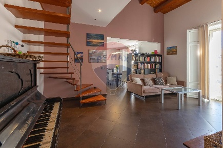 Foto Duplex in Via Paternó, Ragusa Centro di 224 m² con 9 locali in vendita