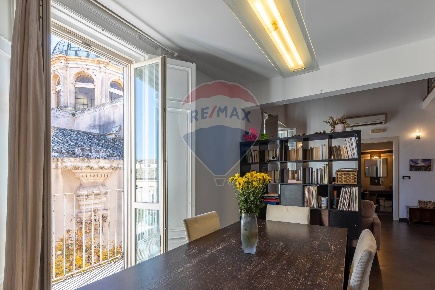 Foto Duplex in Via Paternó 1, Ragusa Centro di 224 m² con 9 locali