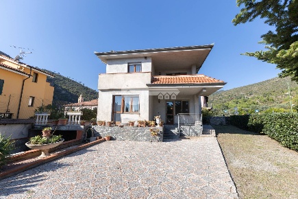 Foto Villa singola in via nuova, Cisano sul Neva Cisano di 305 m²