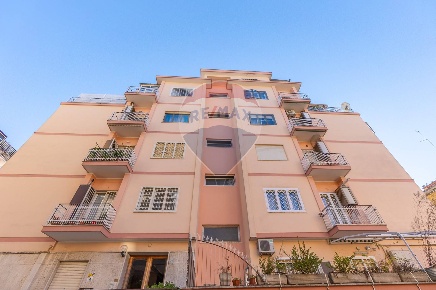 Foto Appartamento in Via Acquedotto del Peschiera, Roma di 100 m²