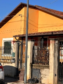 Foto Casa indipendente in Via Caruscino 114, Avezzano Centro di 120 m²