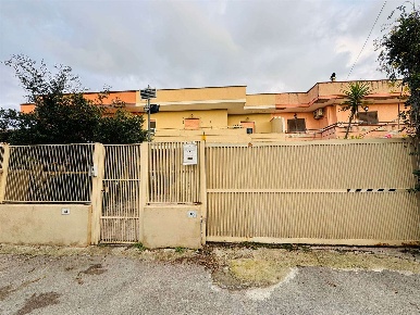 Foto Villa a schiera a Castel Volturno Baia Verde di 200 m² con 6 locali