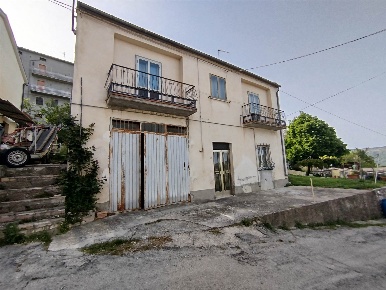 Foto Rustico a Carunchio di 100 m² con 7 locali in vendita