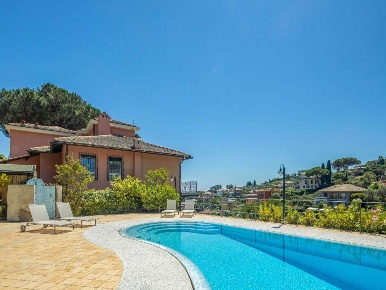 Foto Appartamento a Rapallo San Michele di Pagana di 190 m² con 7 locali