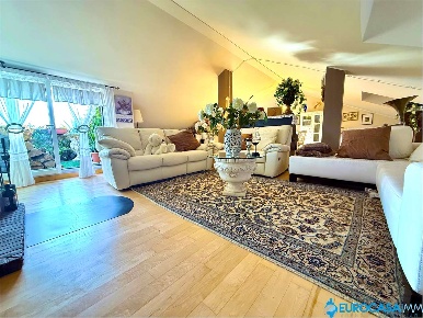 Foto Appartamento in Via Cavallotti 20, Carpi di 243 m² con 5 locali