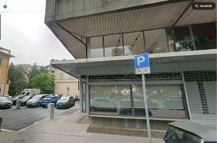 Foto Negozio in Speroni 14, Varese Centro di 170 m² con 4 locali in vendita