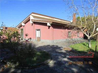 Foto Villa singola in Loc. MARINA, Adrano di 200 m² con 6 locali in vendita