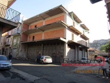 Foto Casa indipendente in Via C.COLOMBO, Biancavilla di 360 m² in vendita