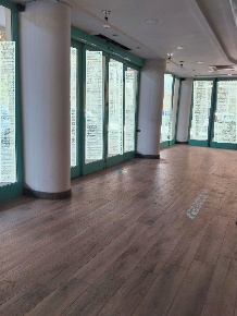 Foto Locale commerciale a Camaiore Lido di Camaiore di 100 m² con 2 locali