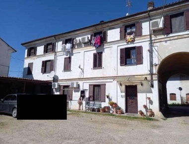 Foto Appartamento a Sannazzaro de' Burgondi Centro di 136 m² con 6 locali