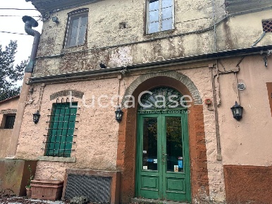 Foto Casa indipendente a Capannori di 180 m² con 6 locali in vendita