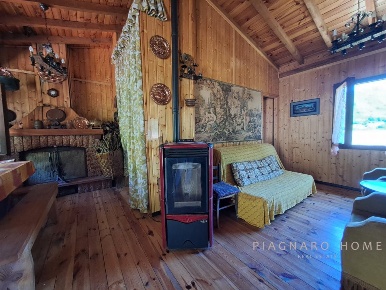 Foto Casa indipendente a Zeri Coloretta di 127 m² con 7 locali in vendita