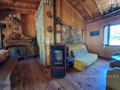 Foto Casa indipendente a Zeri Coloretta di 127 m² con 7 locali in vendita