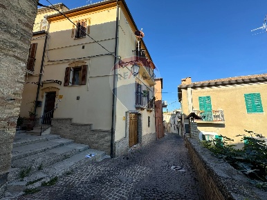Foto Appartamento in Vico 3 Ricci, Lanciano Centro di 117 m² con 6 locali