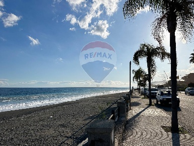 Foto Appartamento in Via caminiti, Roccalumera Centro di 77 m² con 4 locali