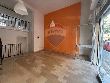 Foto Locale commerciale in Via Mario Bianco, Lanciano Centro di 64 m²