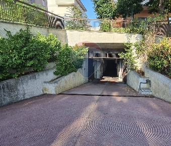 Foto Box in Viale Cappuccini, Lanciano Centro di 21 m² con 1 locali