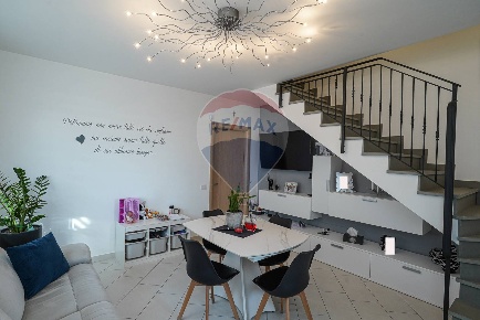 Foto Duplex in Via Cesare Battisti, Osio Sotto di 100 m² con 3 locali